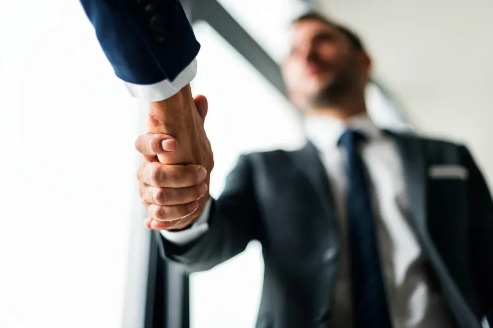 broker che accorda prestito al cliente